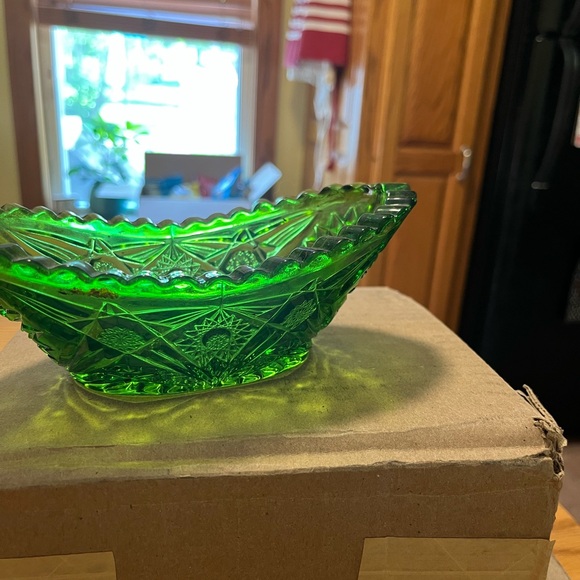 Vintage L.E. Smith Emerald Green Cut Glass Oval Candy Bowl Star Pattern - Picture 6 of 6